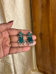 Emerald Leaf Pearl Earrings 🌿