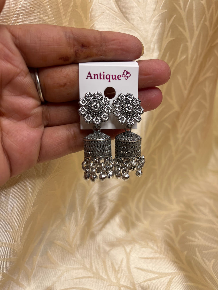 Pearl Dotted Jhumka🤍
